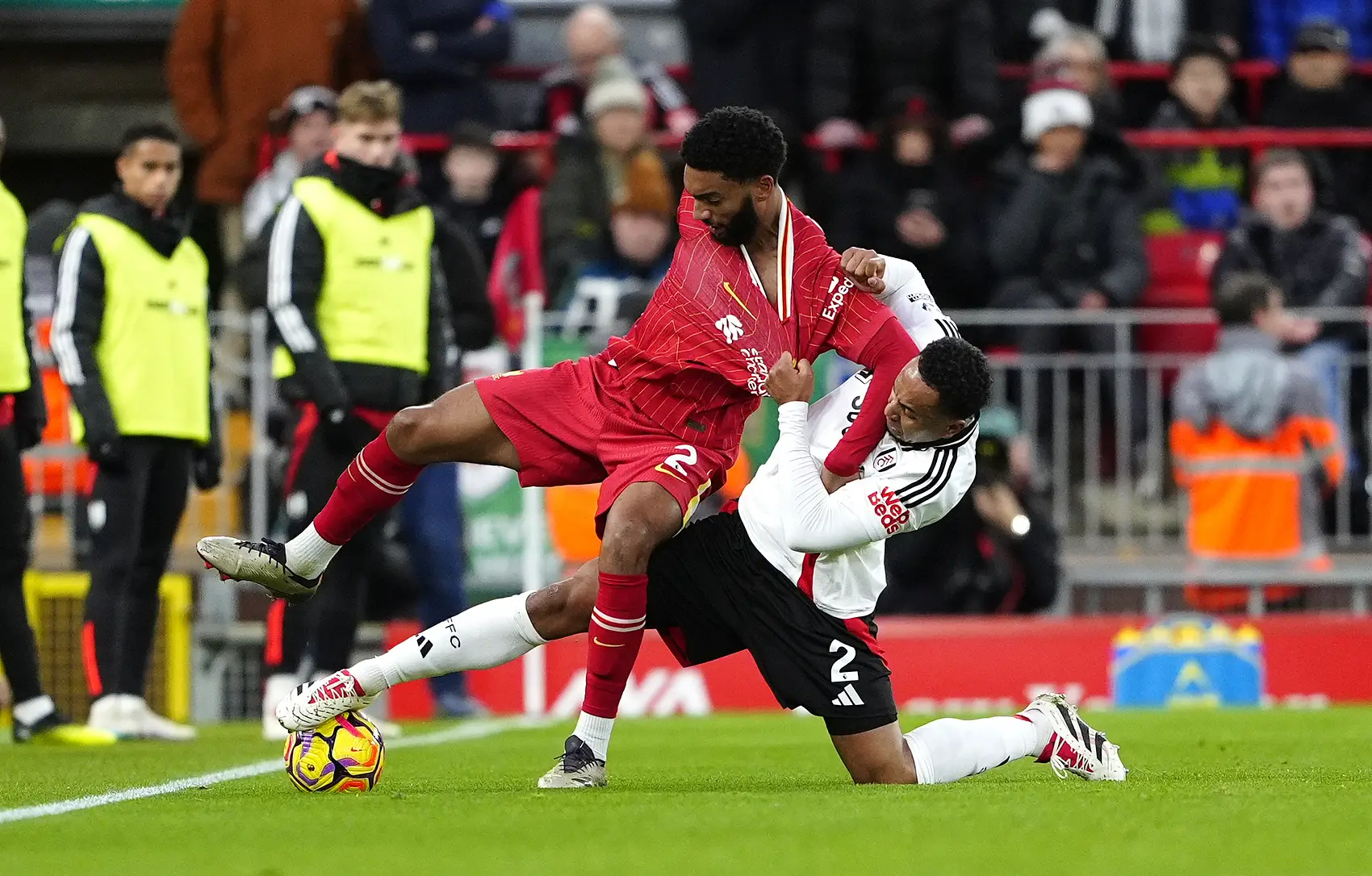 英格兰队力克法国队，波尔带队取胜